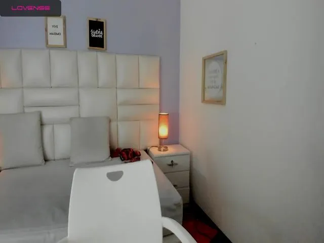 Live sex webcam photo for Rebeca__grey #254551556