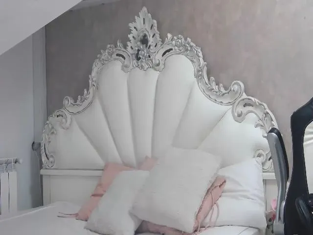 Live sex webcam photo for SoffyyHot #255131767