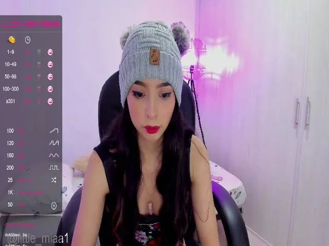 Live sex webcam photo for Little_Miaa1 #259789077