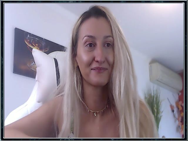 Live sex webcam photo for ClassyMelyna #257037924