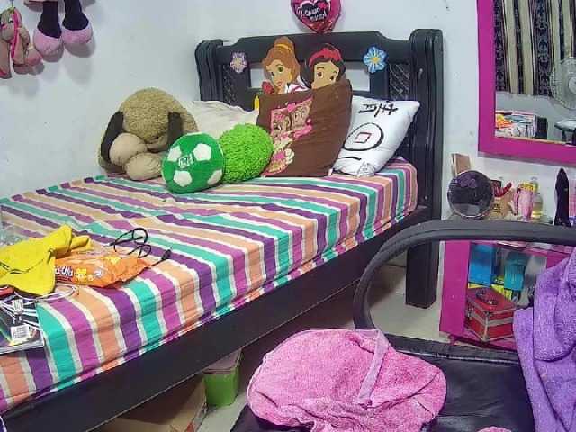 Live sex webcam photo for sarah-hot #241212139