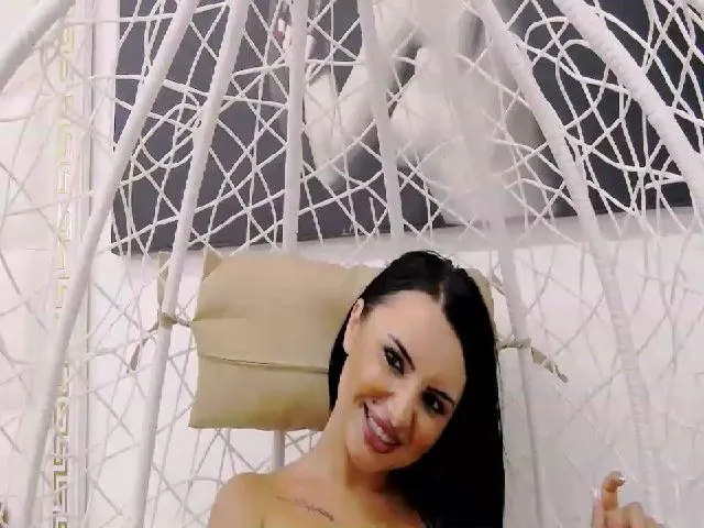 Live sex webcam photo for LustyJuliaXXX #253922853