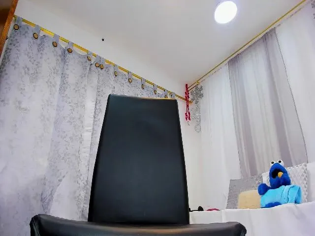 Live sex webcam photo for Emilly_harper #254867215