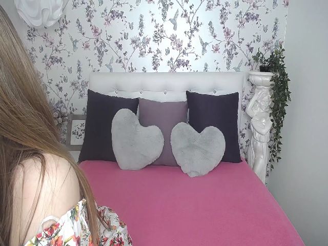 Live sex webcam photo for Ssexy_Kitty #263635279