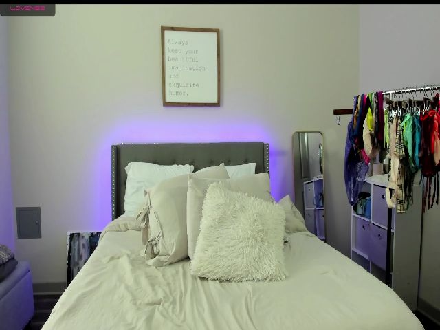 Live sex webcam photo for EllaCakes #265127820