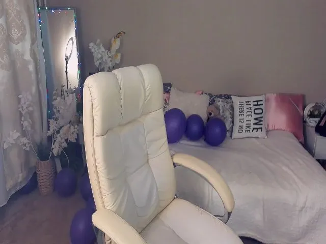 Live sex webcam photo for SerahMirabeli #252475217
