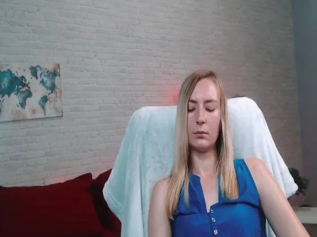 Live sex webcam photo for MileyyVogue #253718248