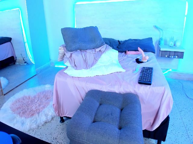 Live sex webcam photo for Sophia_Ferrer #256543581