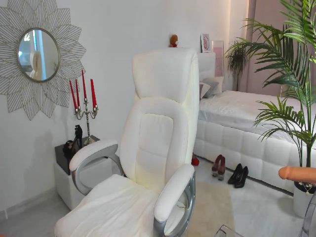 Live sex webcam photo for VictoriaKorff #252864850