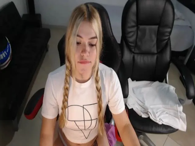 Live sex webcam photo for Thaunhty #261803712