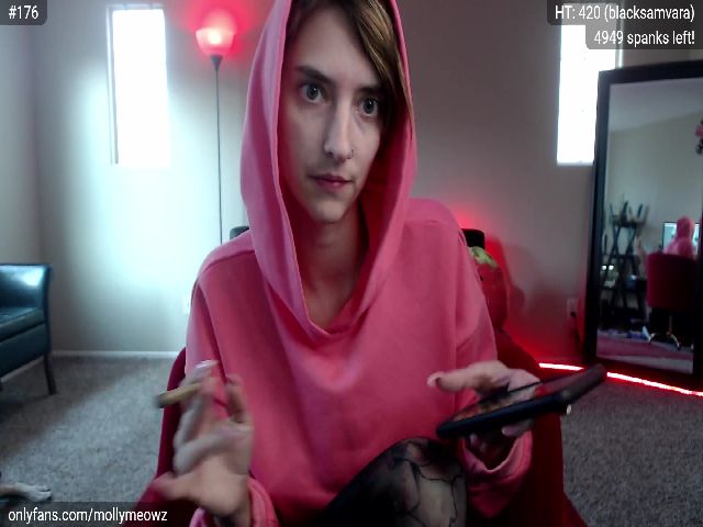 Live sex webcam photo for MollyMeowz #256601659