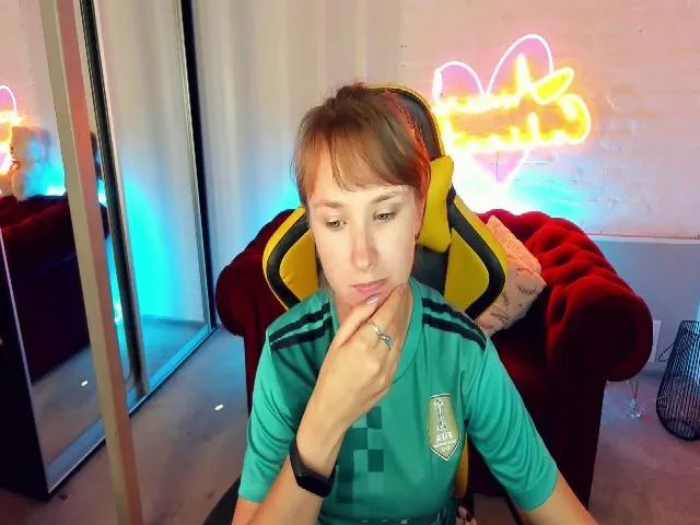 Live sex webcam photo for WhiteFoxi #262652068