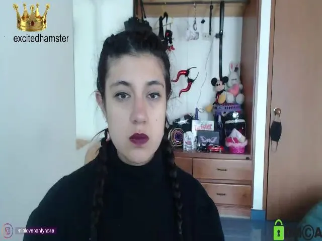 Live sex webcam photo for Miahot21 #259339722