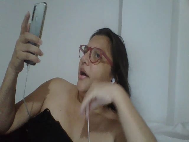 Live sex webcam photo for SweetLola01 #265308993