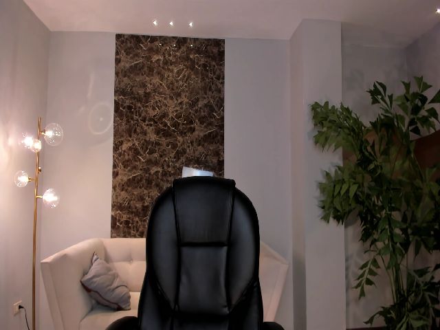 Live sex webcam photo for GiannaWatson1 #259958397