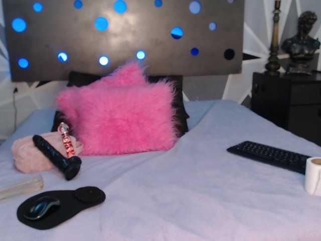 Live sex webcam photo for violetadam #252418251