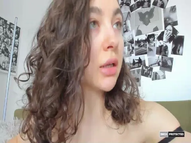 Live sex webcam photo for SpicyTrouble #254118722