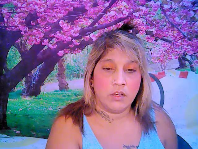 Live sex webcam photo for Roxyfoxy69 #256345882