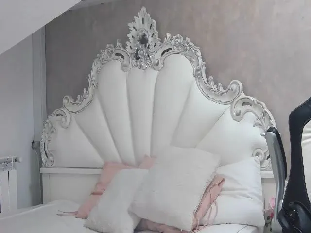 Live sex webcam photo for SoffyyHot #255136286