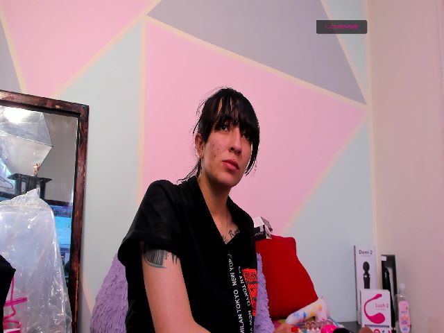 Live sex webcam photo for Violetatoo #254743692