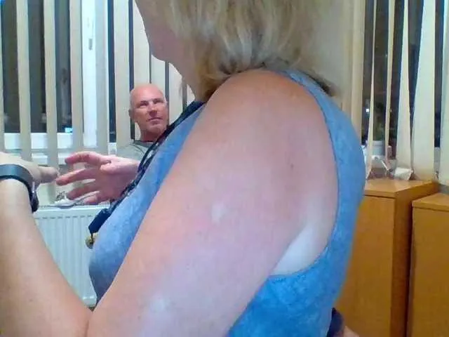 Live sex webcam photo for Luiziana111 #265051215