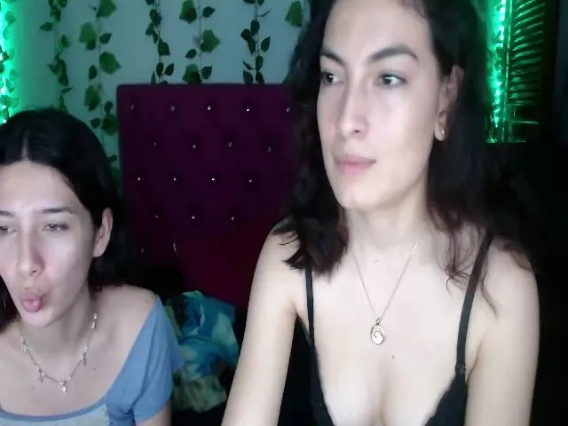 Live sex webcam photo for Emma__Cute #263639728