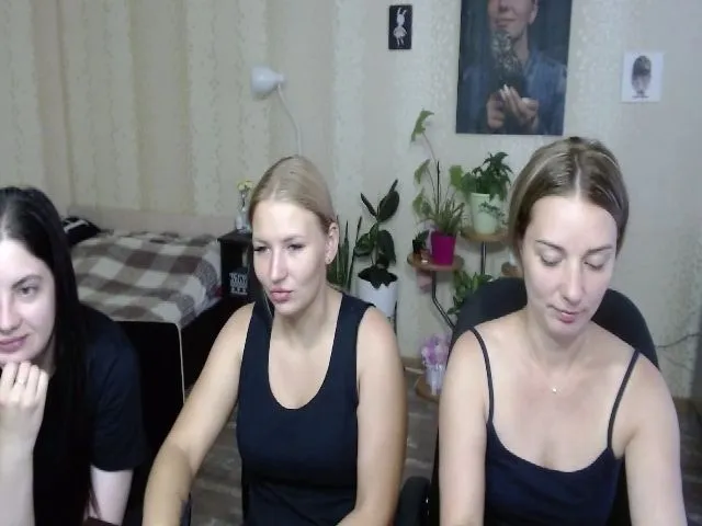 Live sex webcam photo for Emi_lywild #255550730