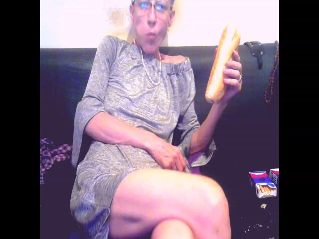 Live sex webcam photo for Sexygeny #265372346