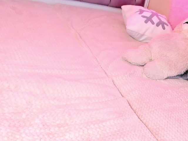 Live sex webcam photo for sweetbutty- #241985357