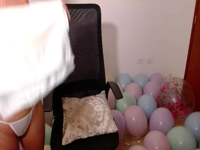 Live sex webcam photo for Cupcake_dream #257730754