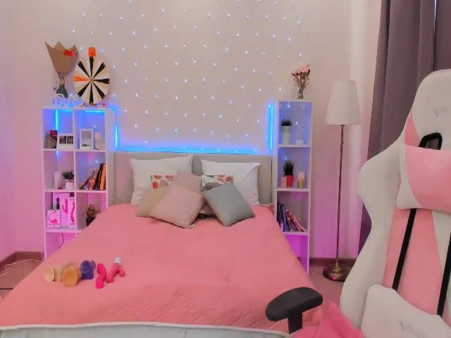Live sex webcam photo for Karlee_Grey_ #252983281