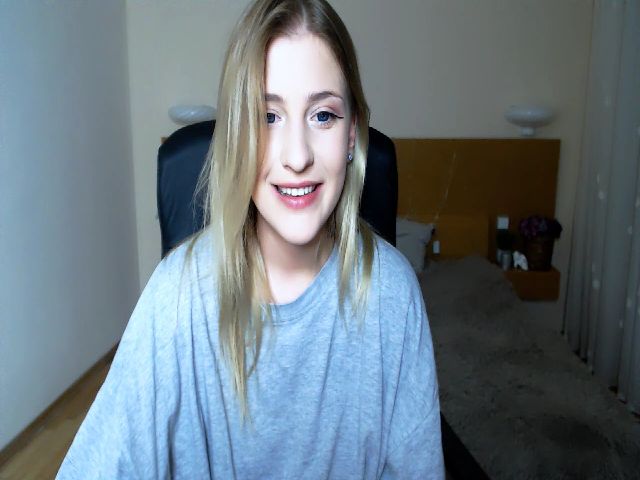 Live sex webcam photo for Sofia__White #254578672