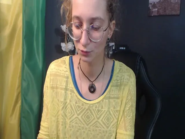 Live sex webcam photo for KINKYkeira #259122778