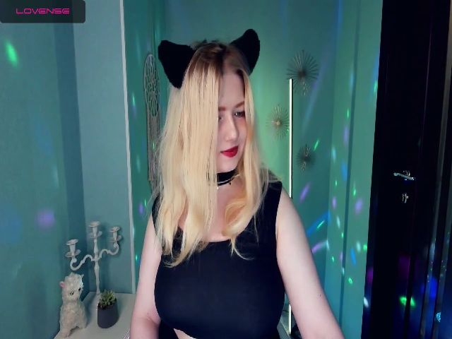 Live sex webcam photo for TinkerrBelll #258299313