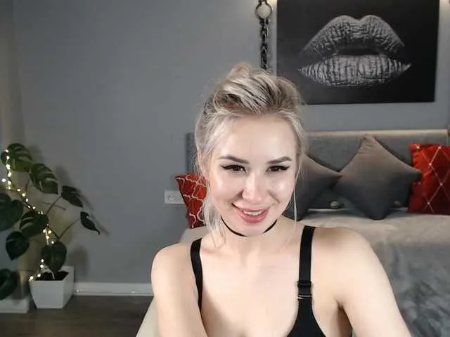 Live sex webcam photo for PrettyKara #242142759