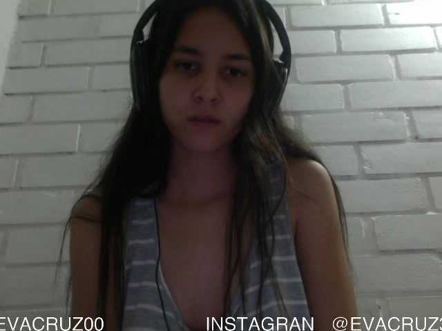 Live sex webcam photo for Evacruz0 #241329208