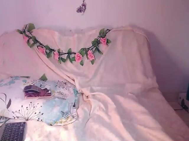 Live sex webcam photo for Perlamoon #263927015