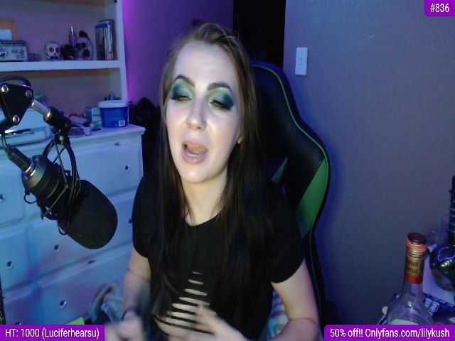 Live sex webcam photo for LilyKush #254075951