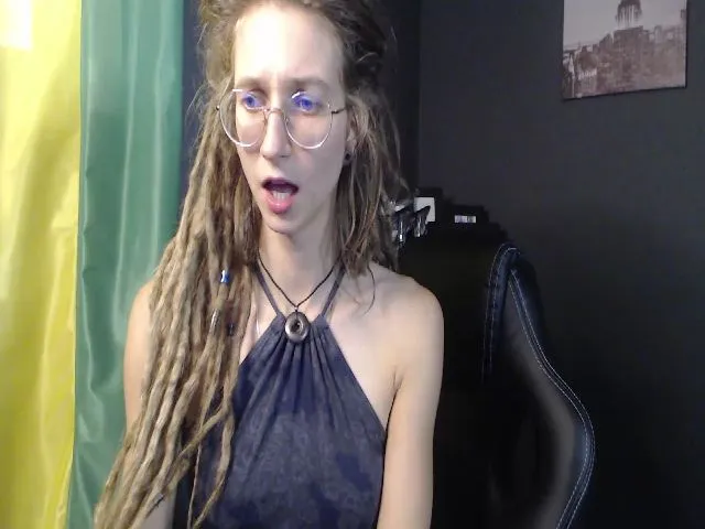 Live sex webcam photo for KINKYkeira #256743923