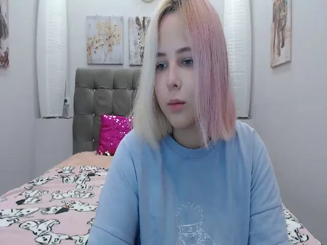 Live sex webcam photo for Helokit #255237633