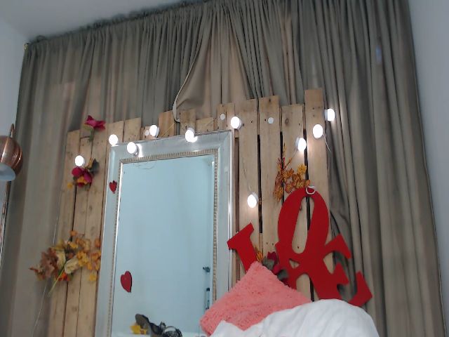 Live sex webcam photo for Lupita_hot3 #255675014