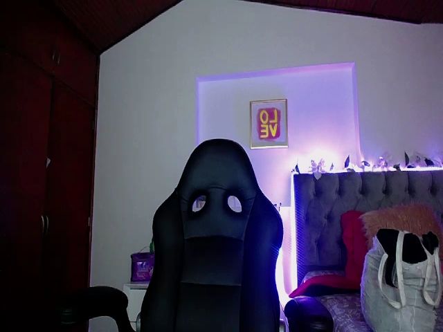 Live sex webcam photo for Cristal_19 #256767450