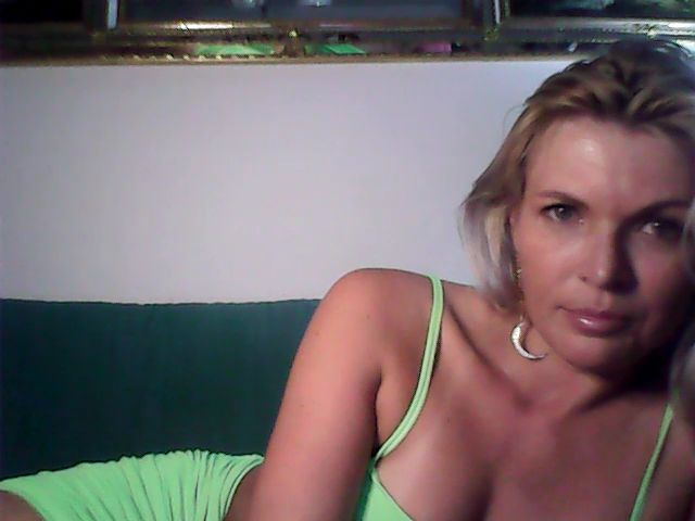 Live sex webcam photo for Cataleah #255815479