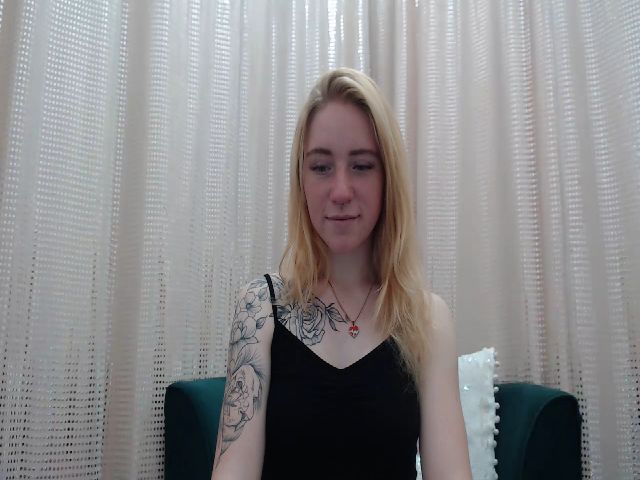 Live sex webcam photo for RedBerryy #259734042