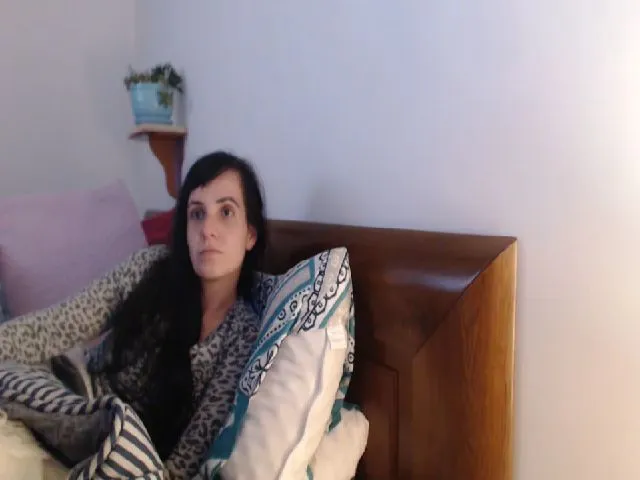 Live sex webcam photo for isabellazee2 #254680635