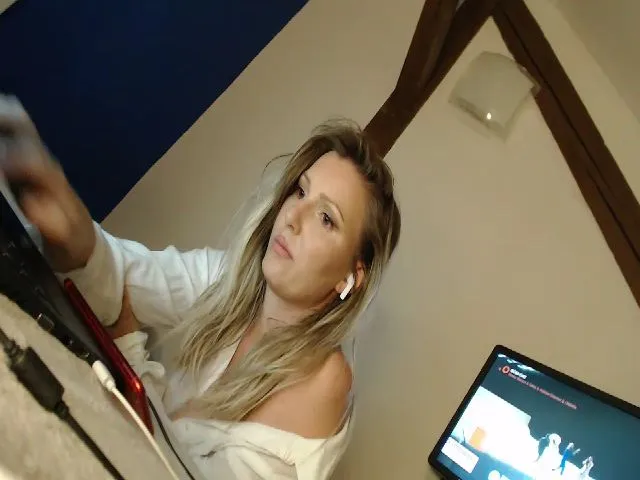 Live sex webcam photo for Simonka #255482672