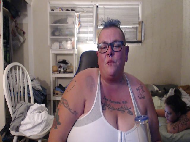 Live sex webcam photo for PunkChick420 #255566682