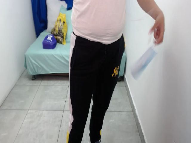 Live sex webcam photo for Honey21_ #255642343