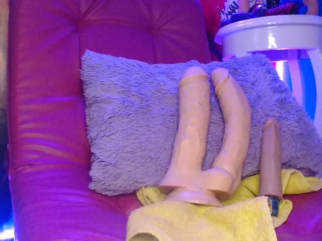 Live sex webcam photo for lucy-hot1 #247551180