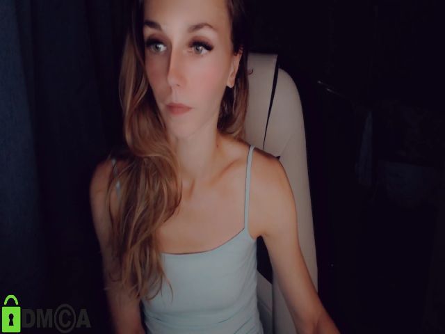 Live sex webcam photo for EmilyyyClark #263338299